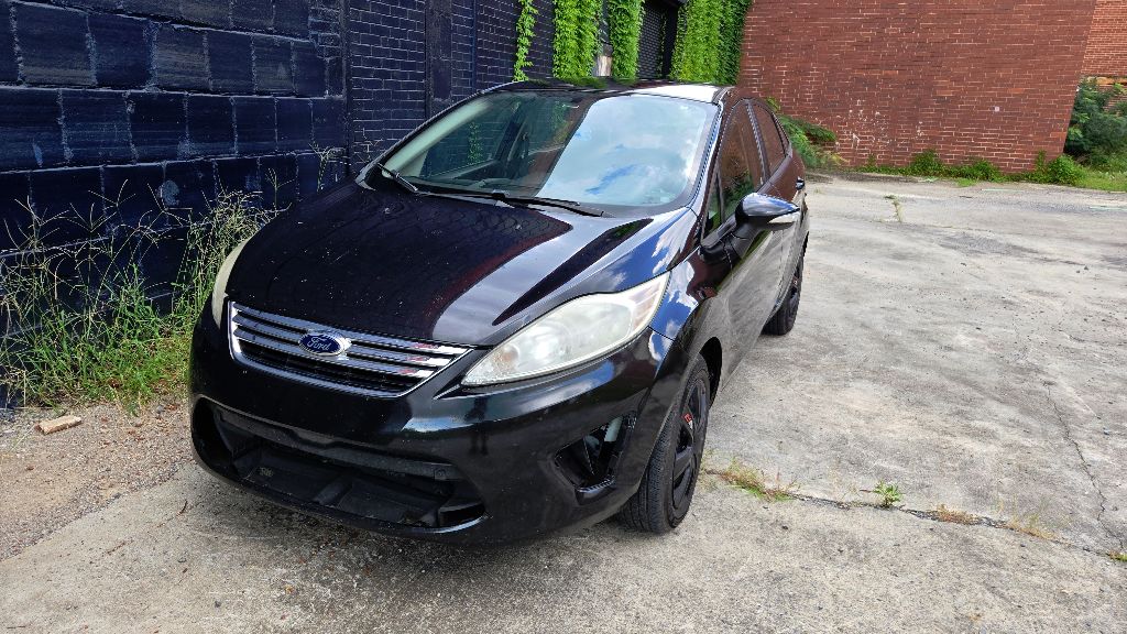 2013 Ford Fiesta SE's photo